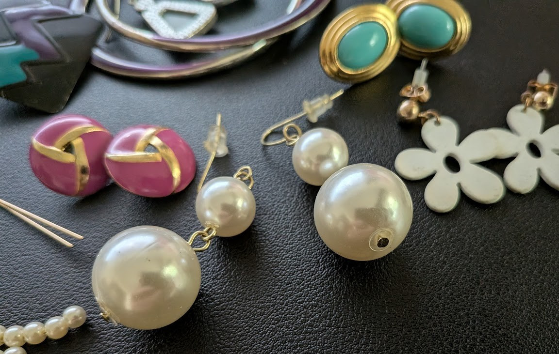 10 Pr Vintage Earrings Lot Pierced Retro Enamel Faux Pearl Shell Mixed Material