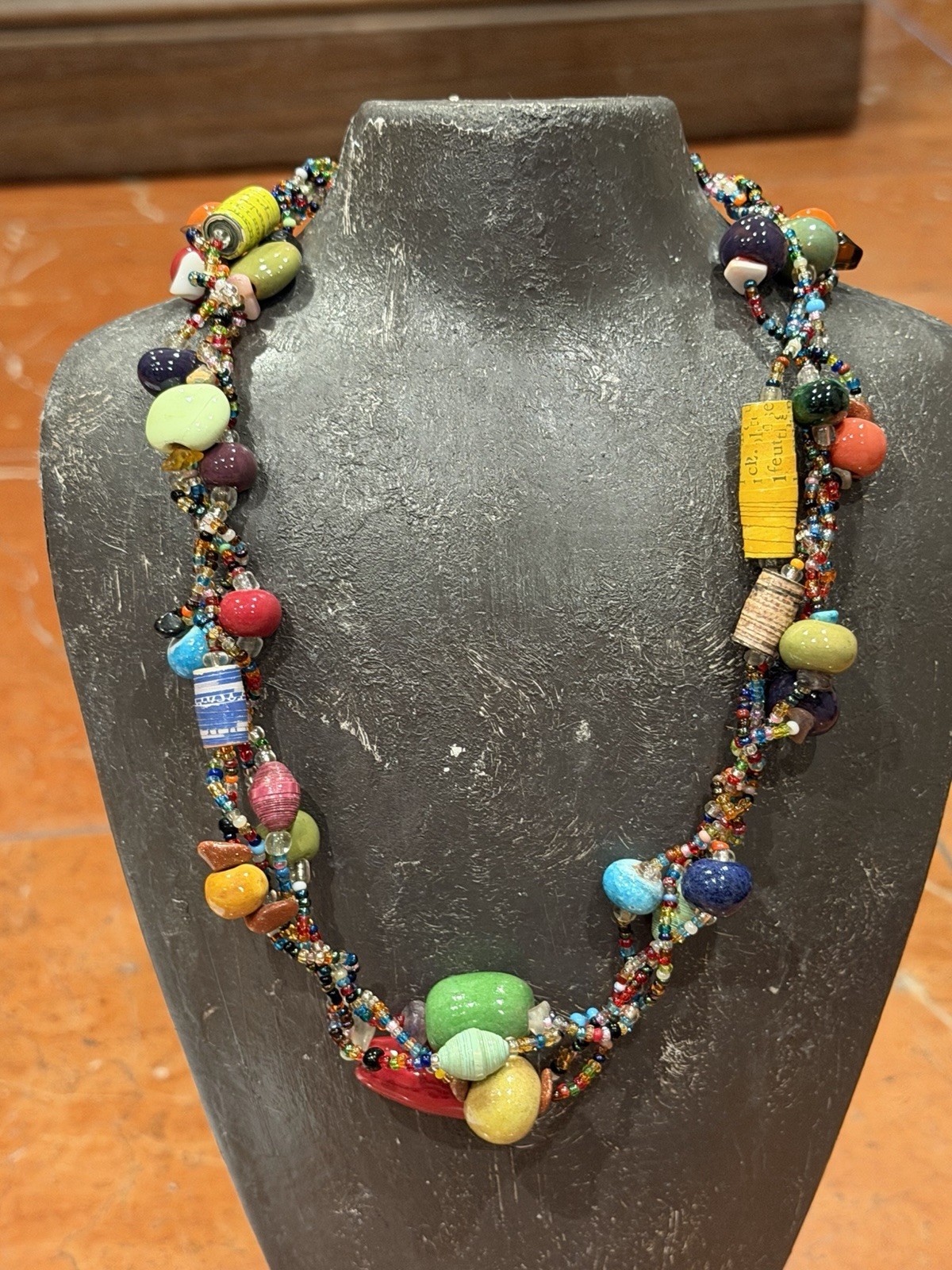 TWIST MULTI-STRAND SEED BEAD CERAMIC BEAD ROLLED PAPER 18″ Necklace TOGGLE EUC