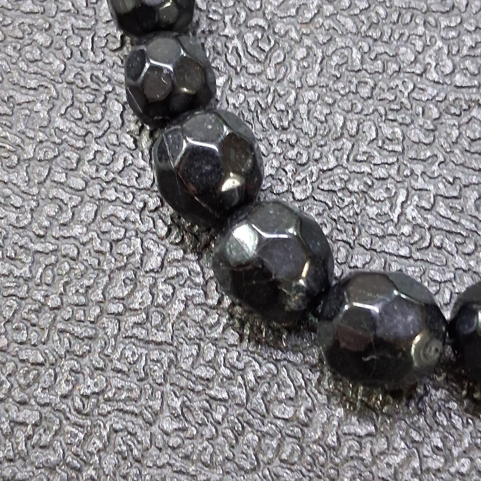 Vintage Black Semi-Faceted Varying Size Round Bead Lobster Clasp Necklace