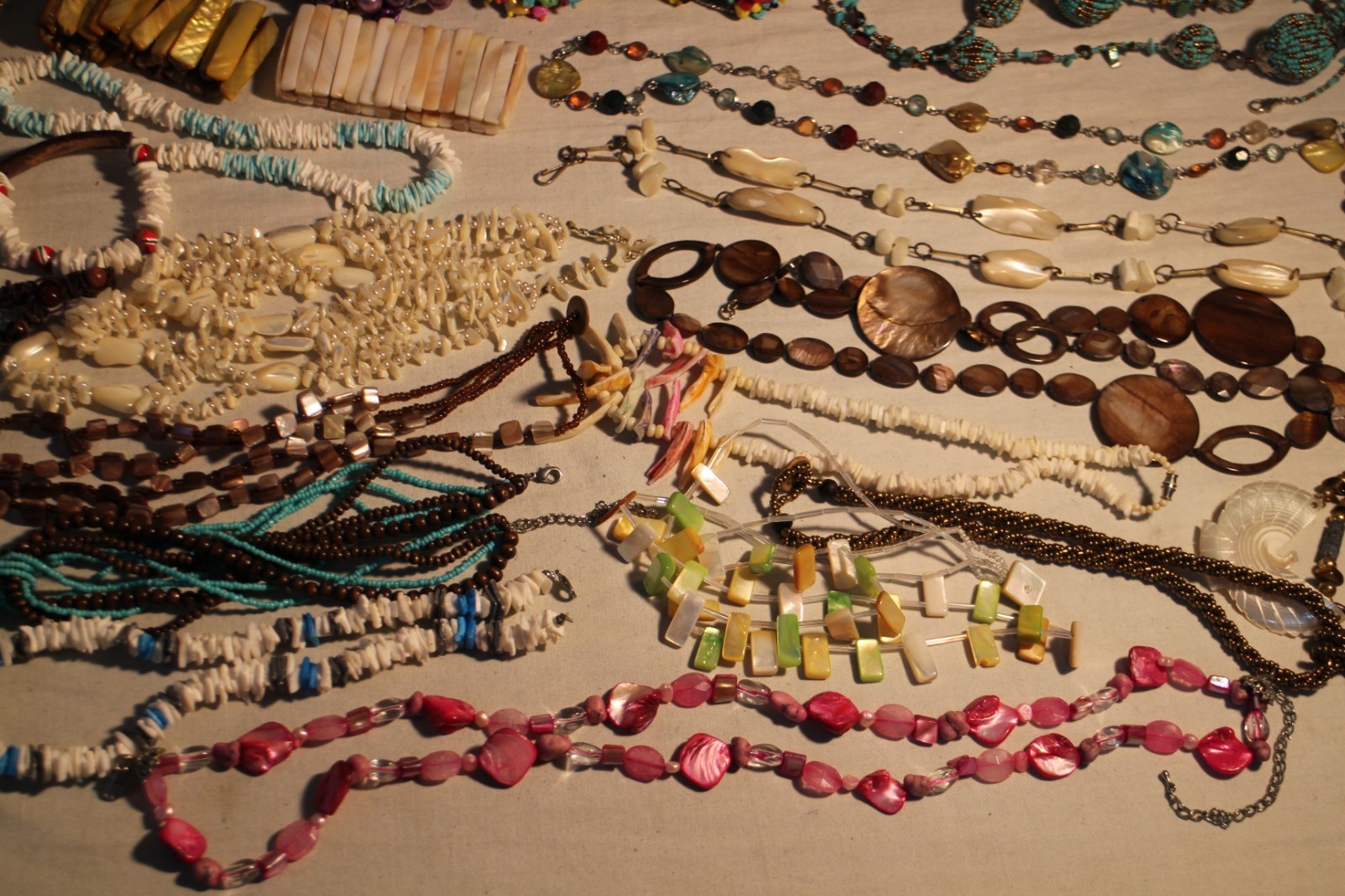 SHELL COSTUME JEWELRY LOT — 4 LBS. 6 OZ.