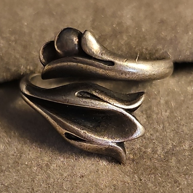 Vintage 1970s Signed AVON Sterling Silver Tulip Lily Flower Bypass Wrap Ring