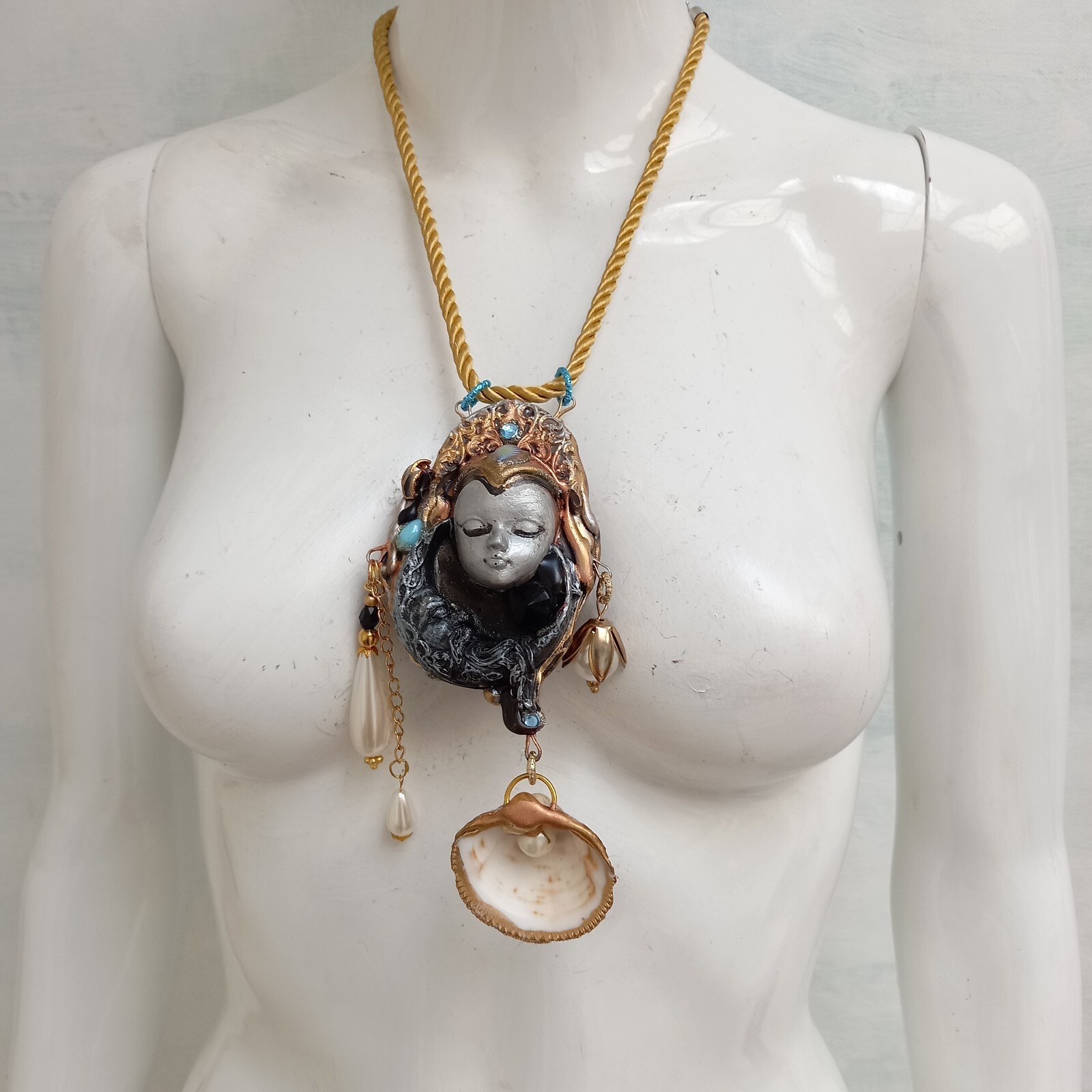 art deco nouveau jewelry necklace pendant luxury retro liberty woman shell moon