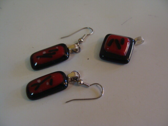 Acrylic Bracelet Pendant Earrings 4 Pcs Set Ruby Red Black Symbols Silver Tone