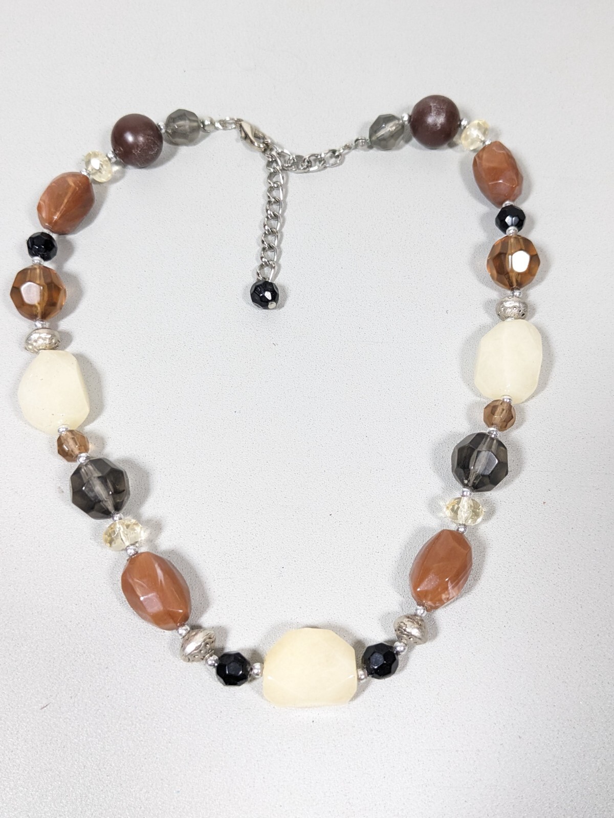 Beachy Coastal Brown Cream Acrylic Glass Bead silver Tone Necklace 19.5 in