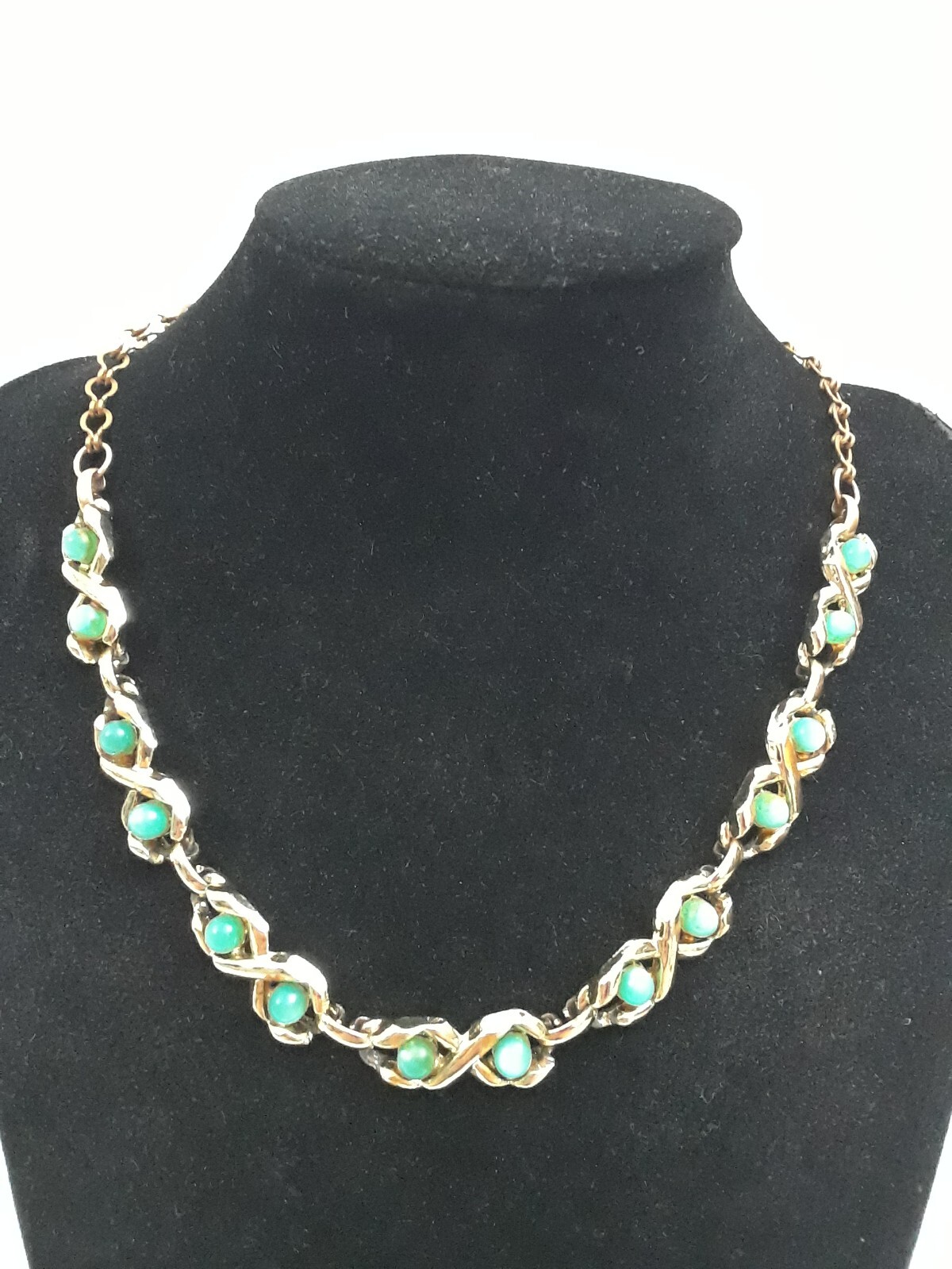 Vintage Choker 14 in Necklace with Fourteen Mint Green Stones Gold Tone
