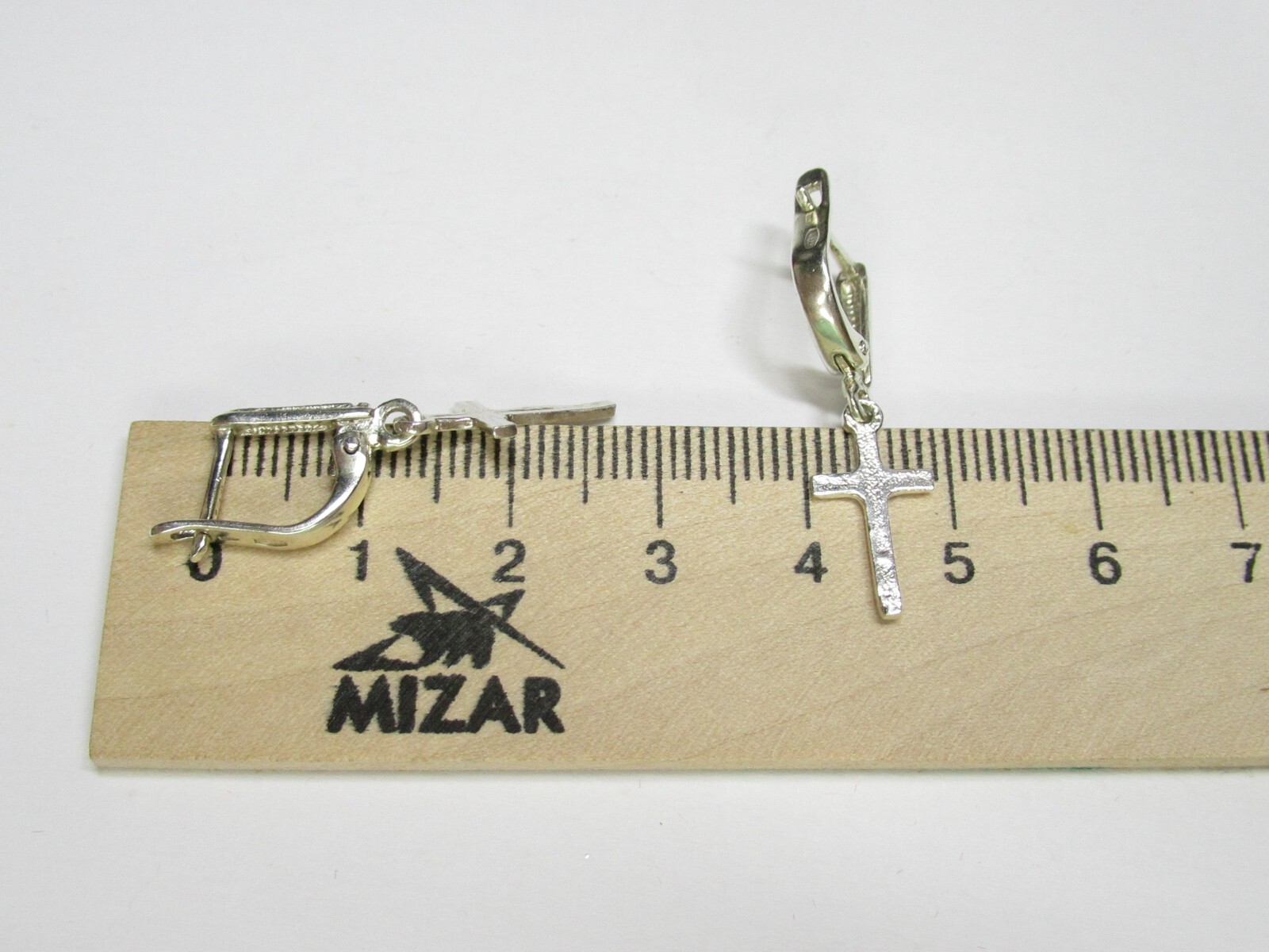 Women’s 925 sterling silver earrings, weight 2.53 g..