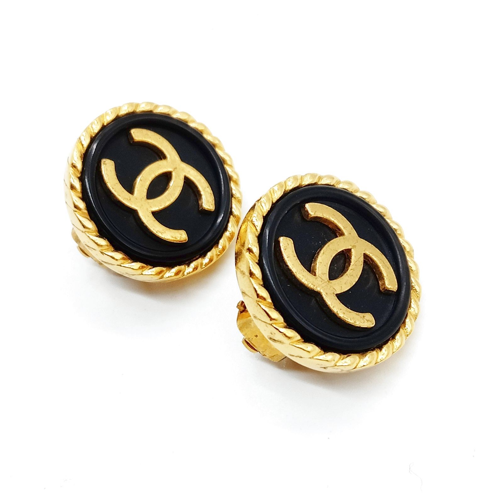 Chanel Earring Gold 96 P 3972661