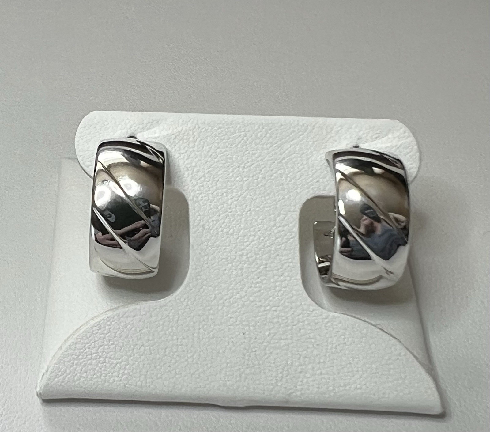 Monet Vintage Silver Tone Signed Hoop Earrings Latch Back, No Stone 0.9in