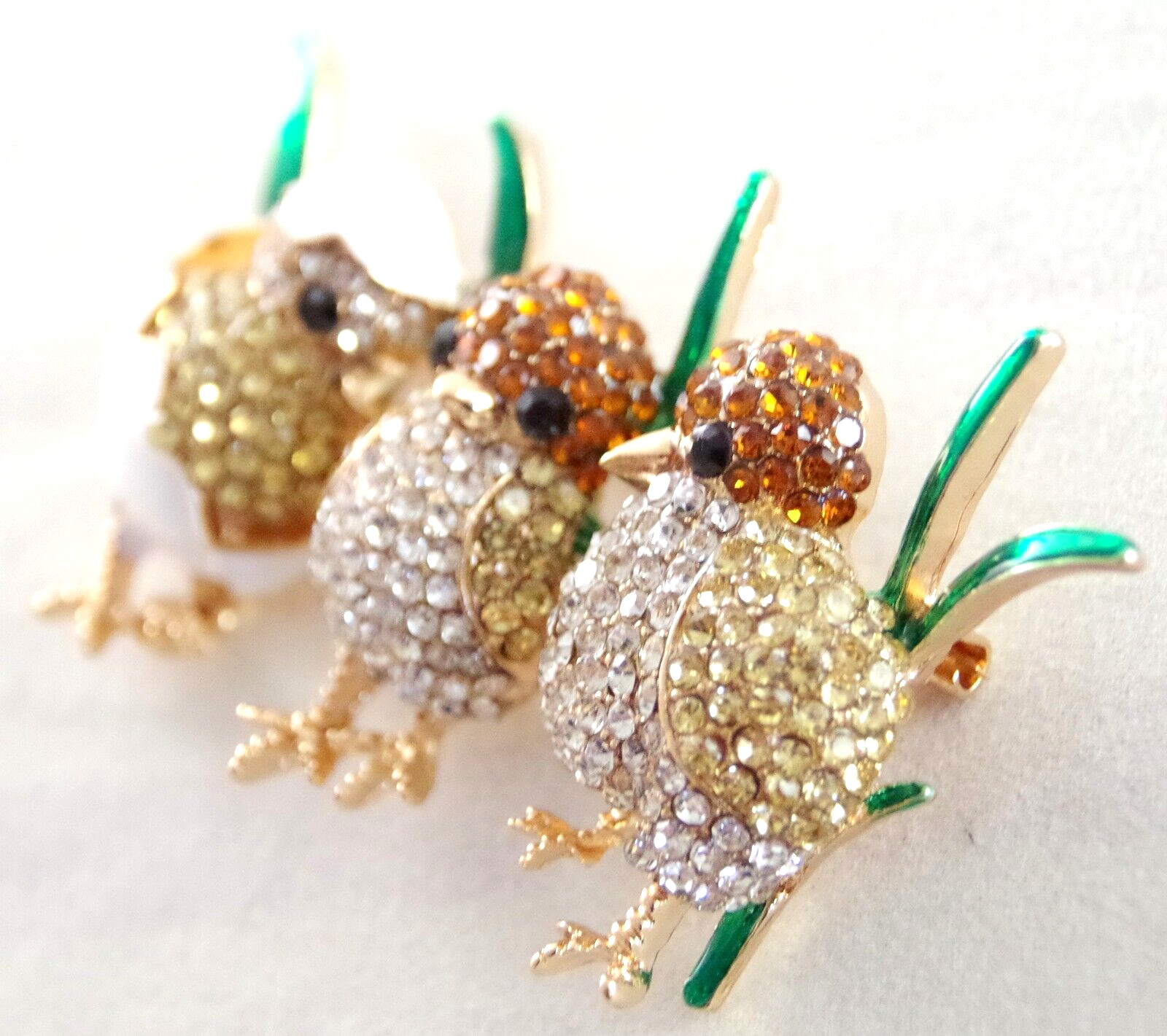 2 5/8″ NAPIER INSPIRED 3 BABY CHICKS 1 HATCHING RHINESTONE EASTER PENDANT BROOCH