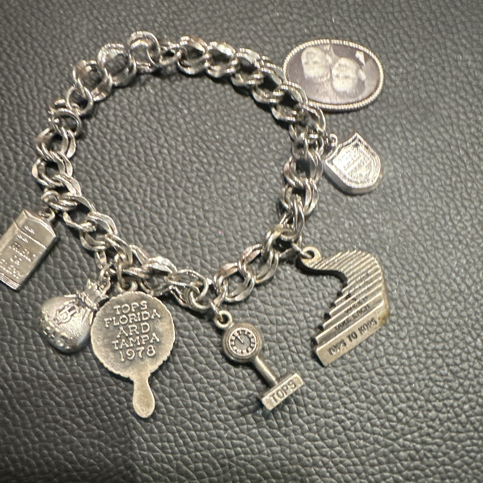 Silver-Tone Metal Curb Link Chain Charm Bracelet w/ Dangle Charms Tops 1975