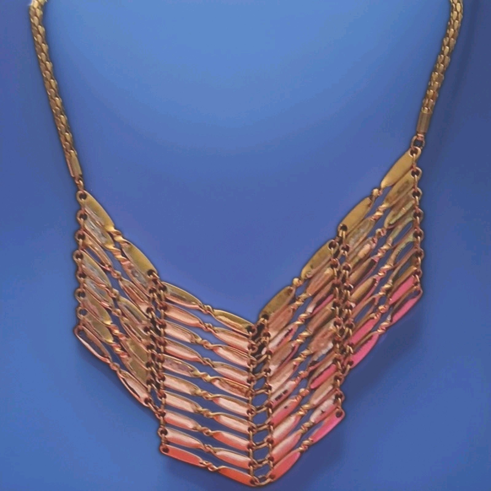 GUESS Gold Tone Bib Statement Necklace V Pendant Adjustable Cable Chain