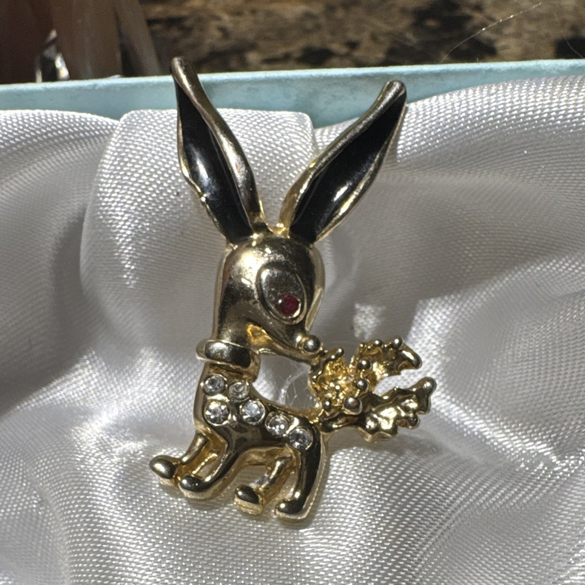 Chihuahua Long Eared Cartoon Gold Tone Clear Rhinestone – Pin Brooch, Animal