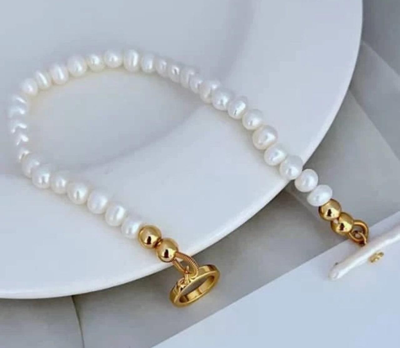 New Burch Logo Pearl Bracelet with Jewelry Pouch Size: 20.5cm