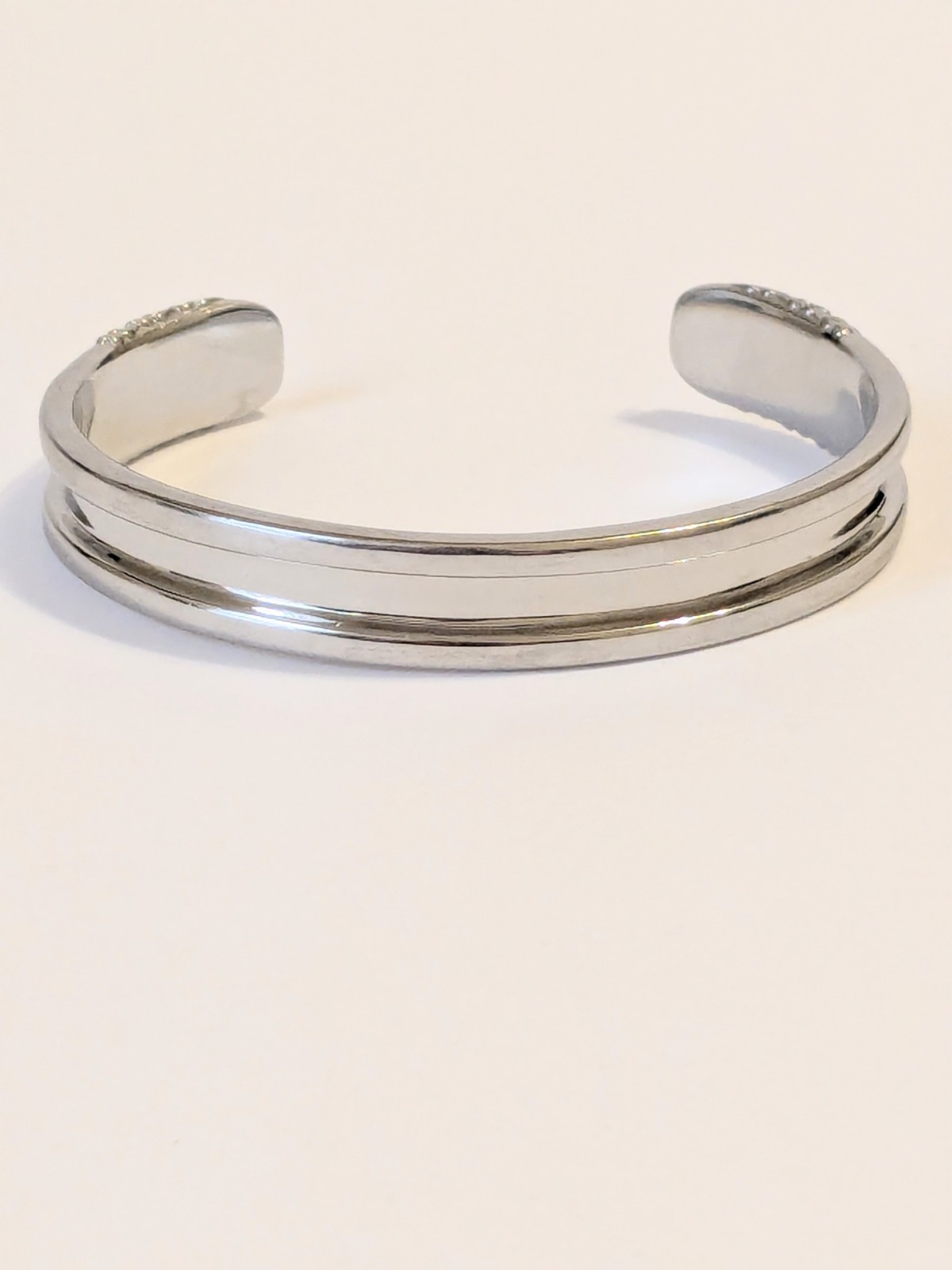 Silver Tone Open Cuff Bracelet With Textured Ends. 6 3/4 In. 1/2″ Wide. BOHO.