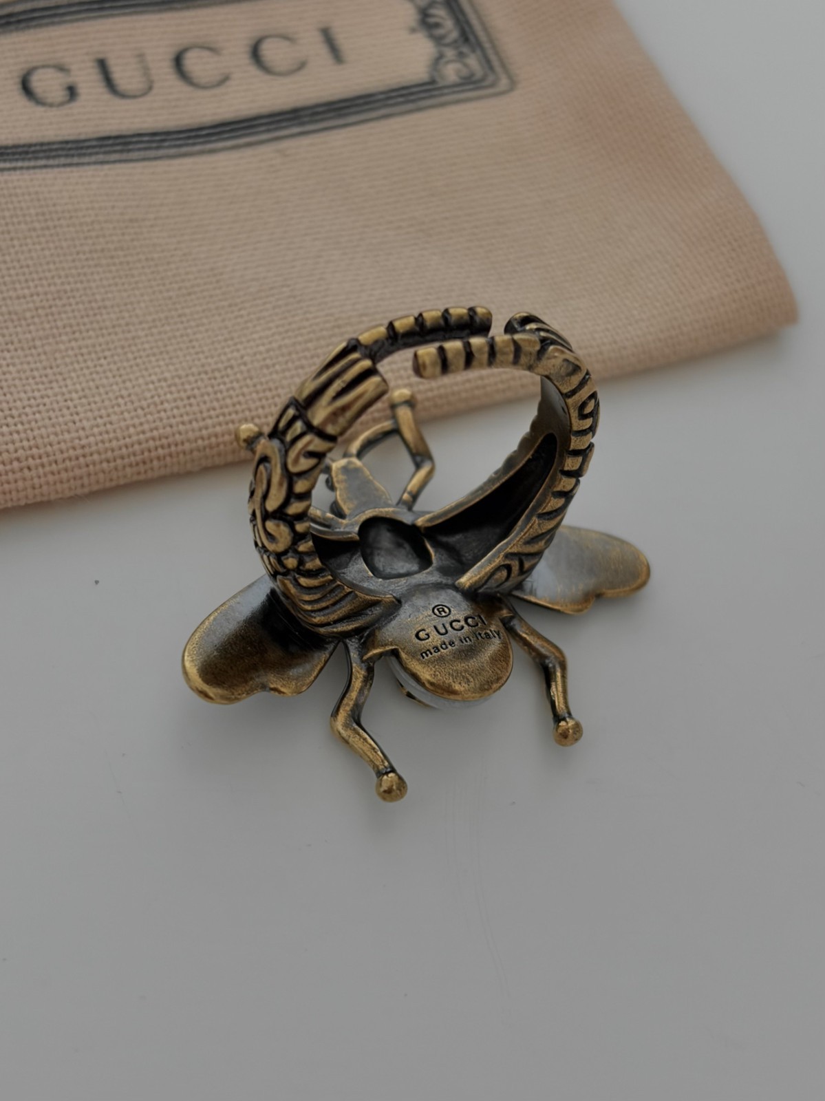 Gucci Vintage Signature Bee Ring Gold Tone Faux Pearl US 7 Italy