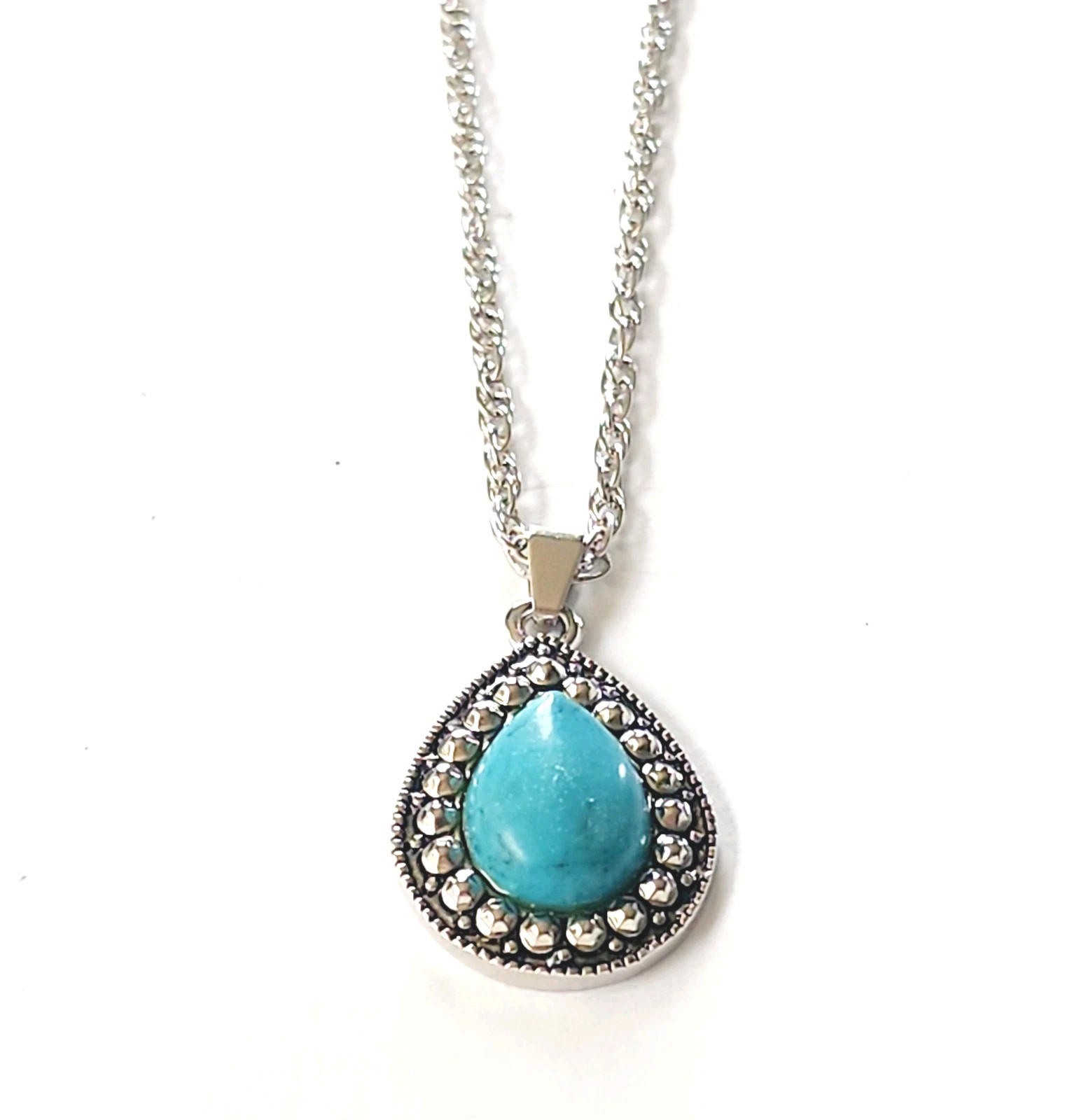 Women’s Necklace Minimalist Natural Turquoise Oval Pendant Red Velvet Bijoux