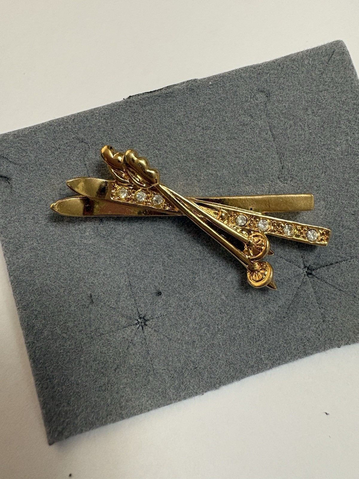 Avon Tac Pin Goldtone Skiis & Poles Faux Rhinestone 1.75 inch Avon Stamped