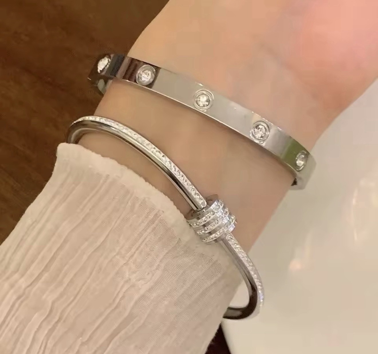 Simple Women’s Minimalist Bangle Bracelets – 2PCS Fashion Jewelry Set