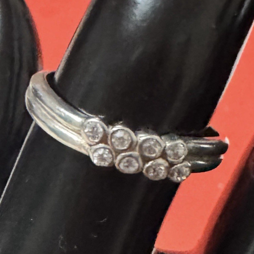 Silver-Tone Band Ring w/ Round White Crystal Cluster Stones • Size 8