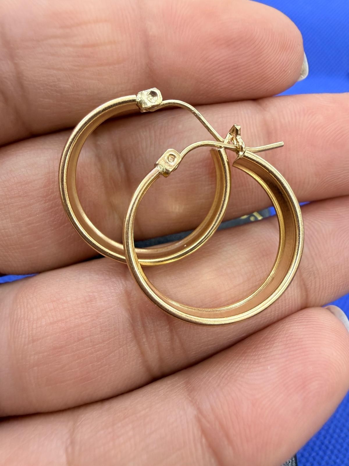 10kt Two-Tone Gold Round Hoop Earrings 20mm No Stone Latch Back Closure