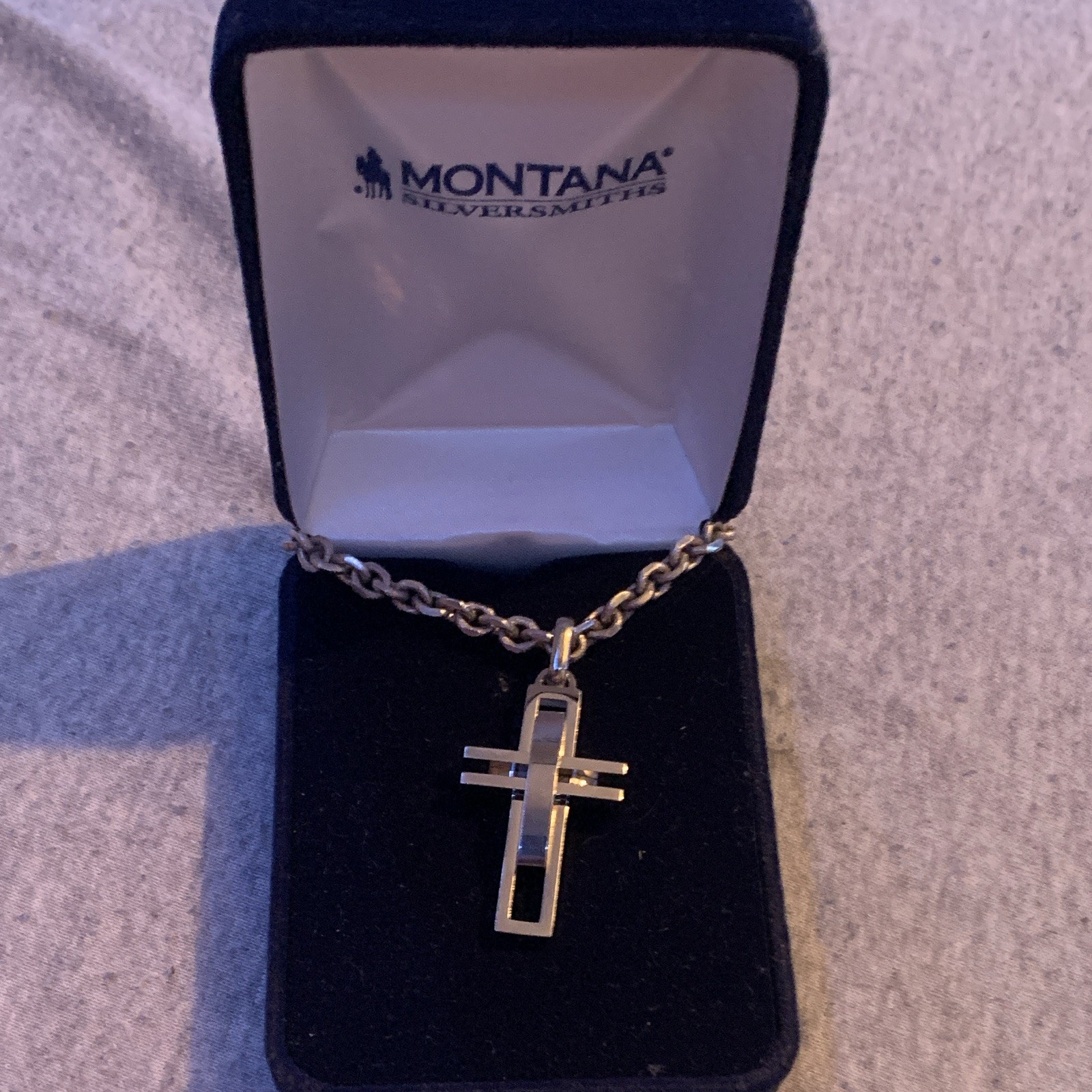 Montana Silversmiths silver CrossPendant Necklace never worn 20”