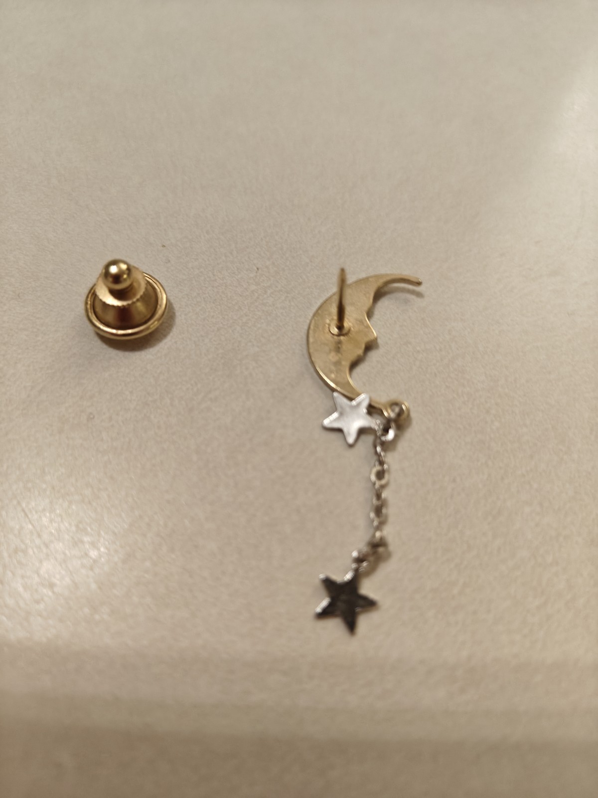 Avon Vintage Gold-tone Moon & Stars Dangle Pin, Celestial, Clutch Back