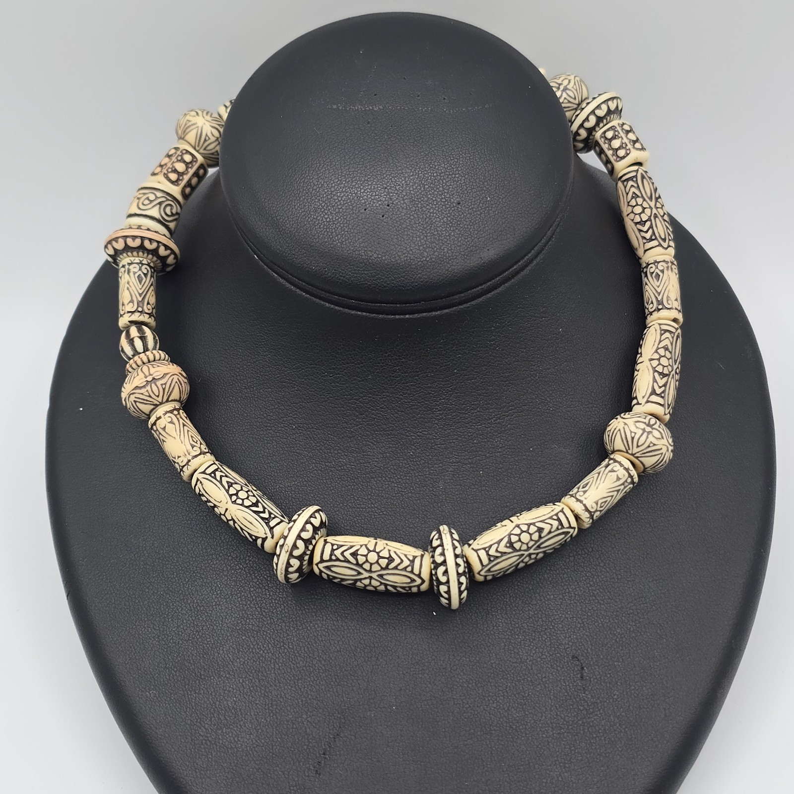 VTG Carved Tribal Style Bead Necklace 925 Sterling Clasp Cream Black 15″