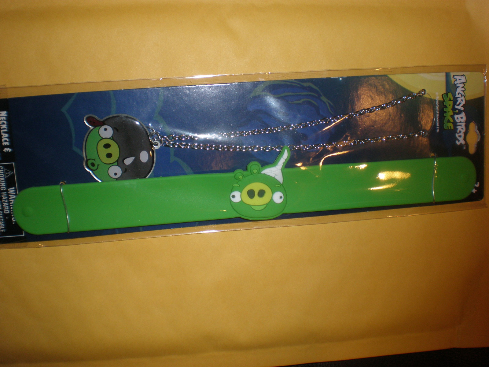 ANGRY BIRDS NECKLACE & SLAP BRACELET SET NEW IN PACKAGE