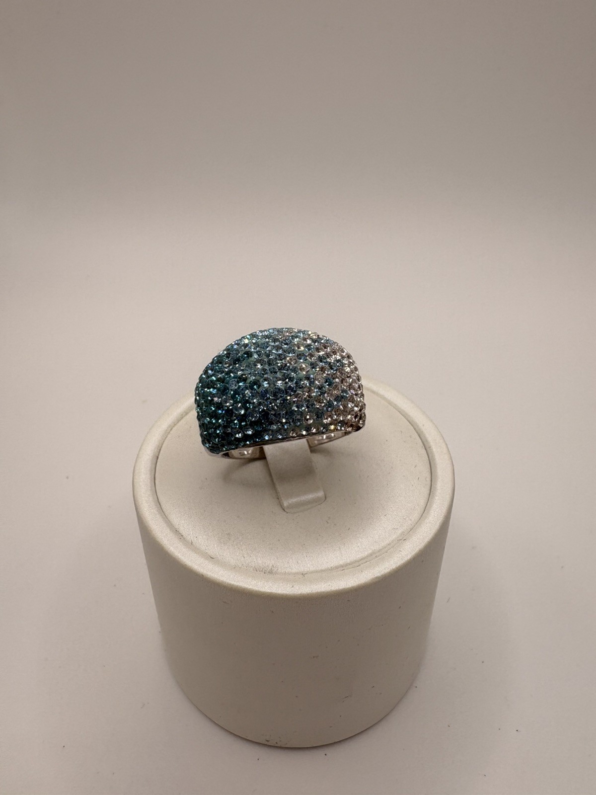 Sterling Silver Ring 0.2 oz Fine Jewelry Sz 9 White & Blue Shade Stones Ombre