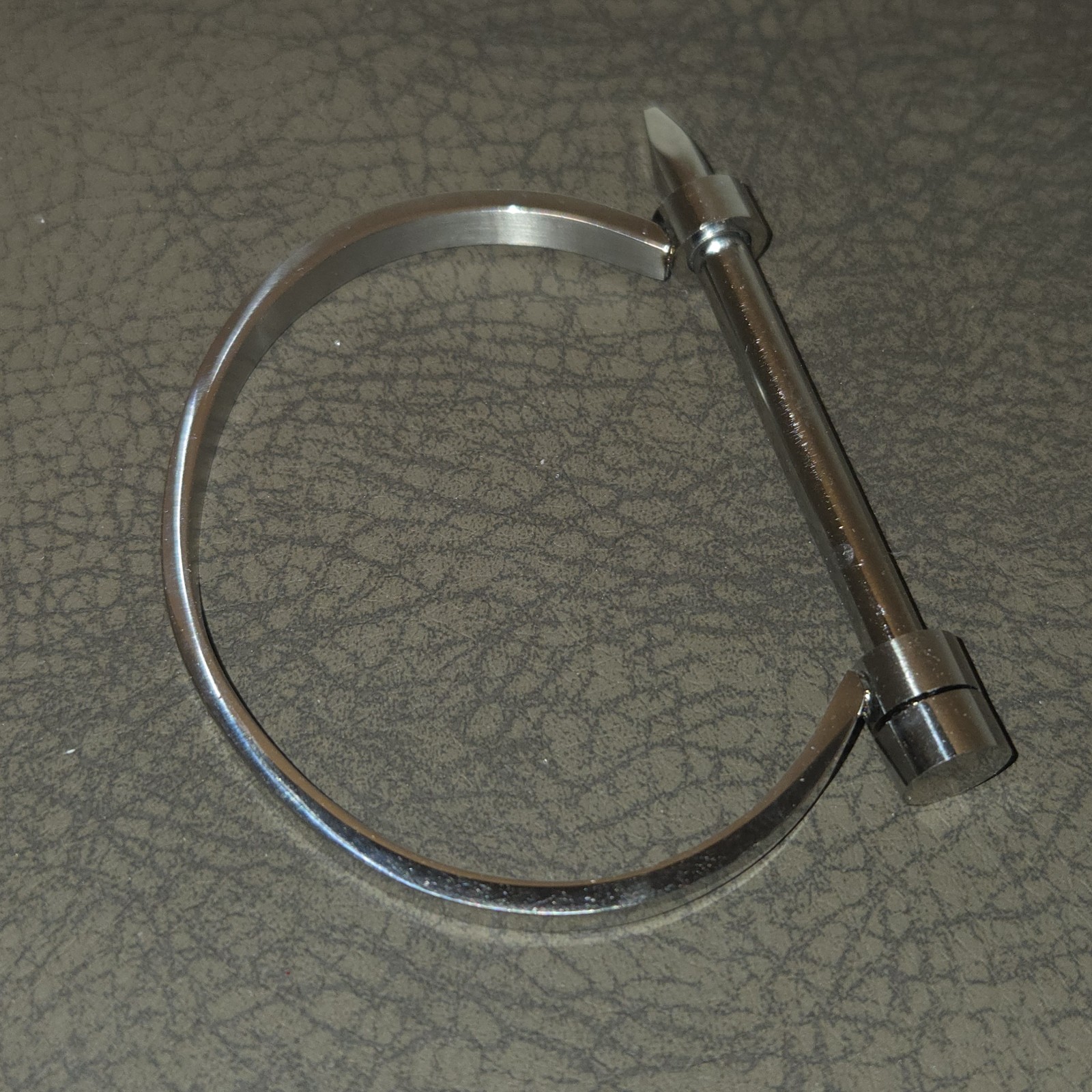 Eye Candy LA Luxe Collection Titanium Screw Cuff Bracelet – Industrial Shackle