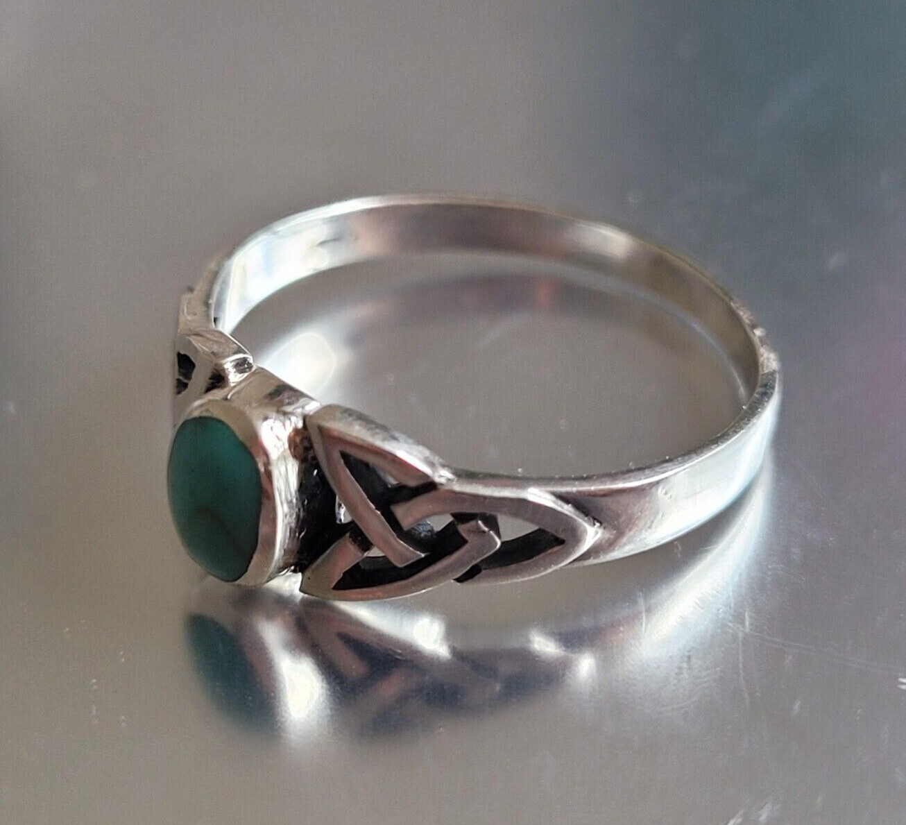 925 Sterling Silver Celtic Band Ring with Synthetic Turquoise Stone