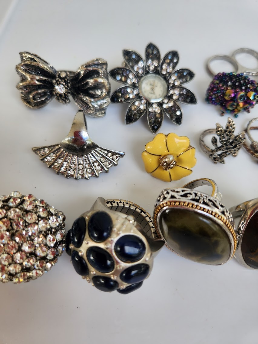 Costume Jewelry Mixed Style Rings Lot of 19 watch rings elastic band Dome