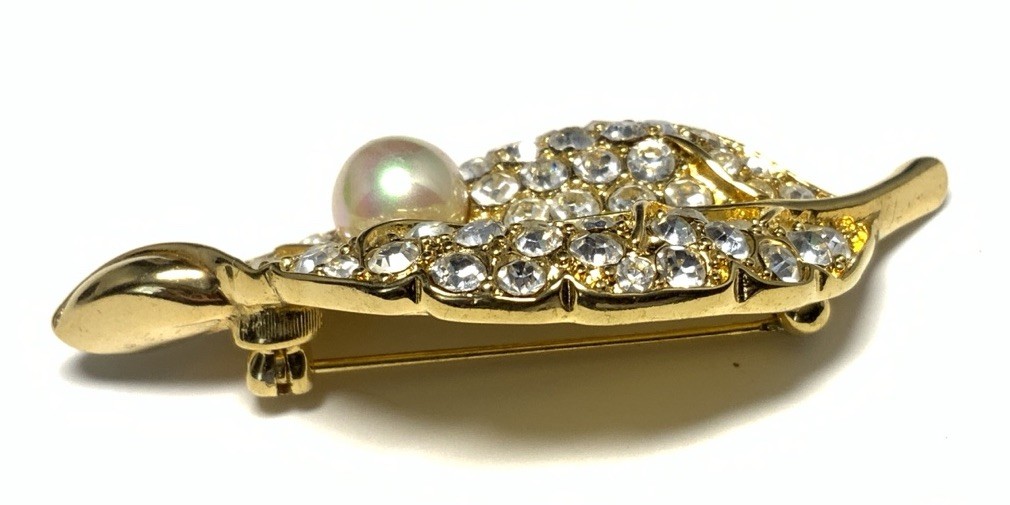 Nolan Miller Gold Tone Rhinestone & Faux Pearl Leaf Brooch LZ108