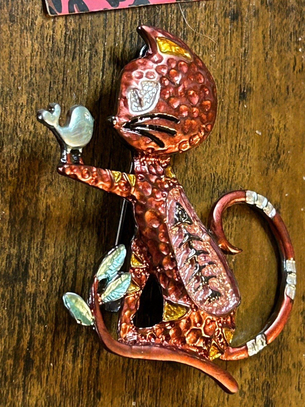 Betsey Johnson BROOCH SILVER PIN 2.75″ ANIMAL ENAMEL CARTOON CAT HOLDING BIRD