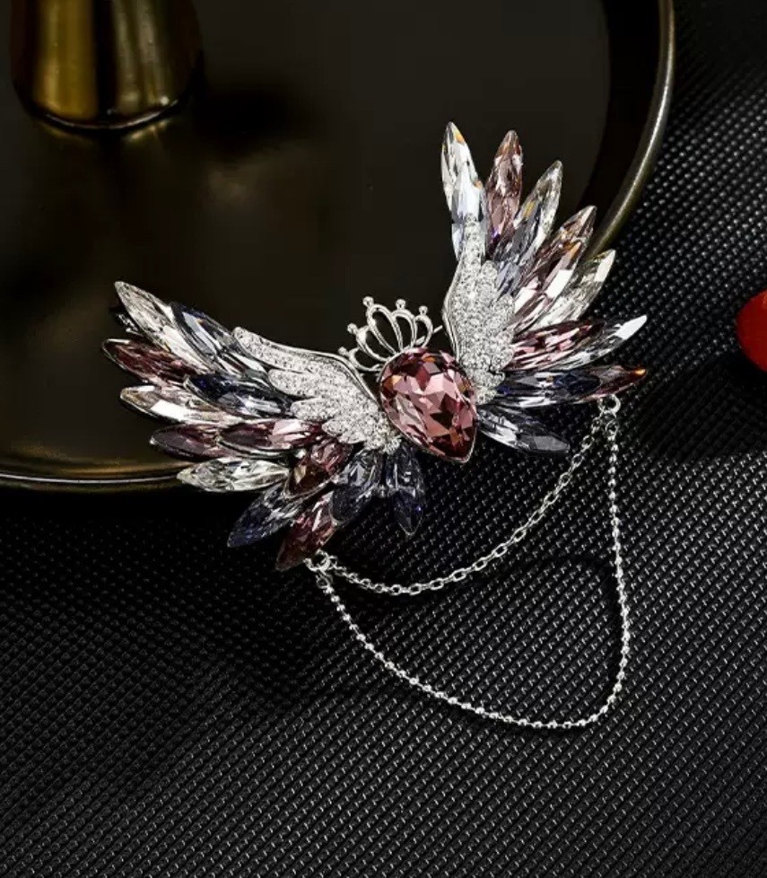 Vintage Winged Queen Brooch Crystal Angel Wing Pin with Chain Elegant Gift Jewel