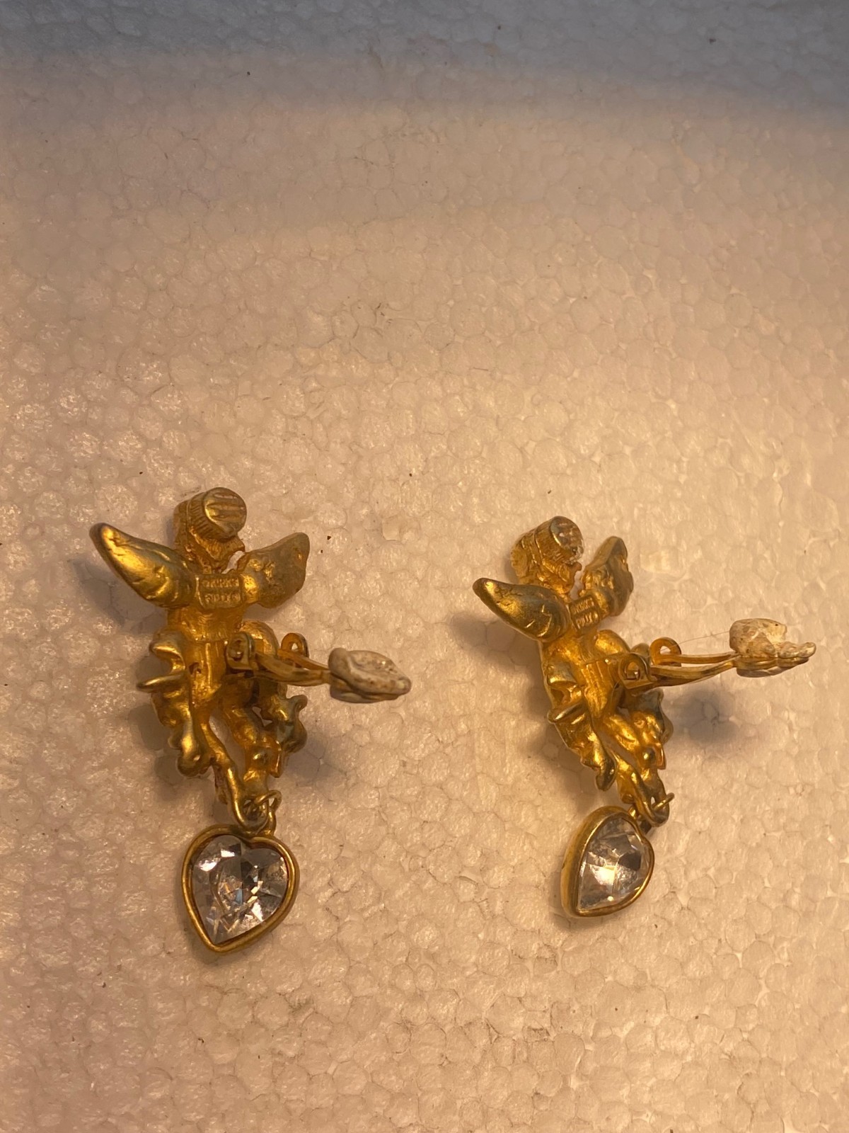 Vintage Heavenly Flying Cherub Angels Gold Tone Sweater Pin 1″ Lapel Pin Clasps