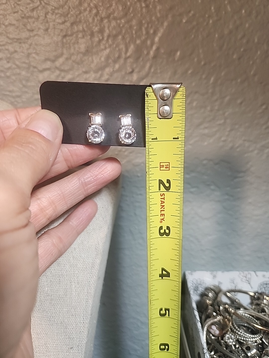10k yellow Solid gold cubic zirconia Earrings 3.5g Strong And Well Made.