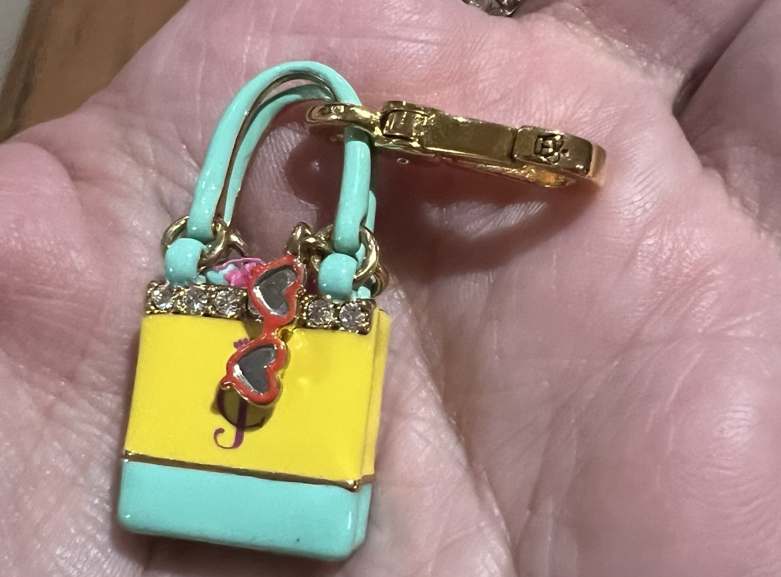 JUICY COUTURE “BEACH BAG” CHARM