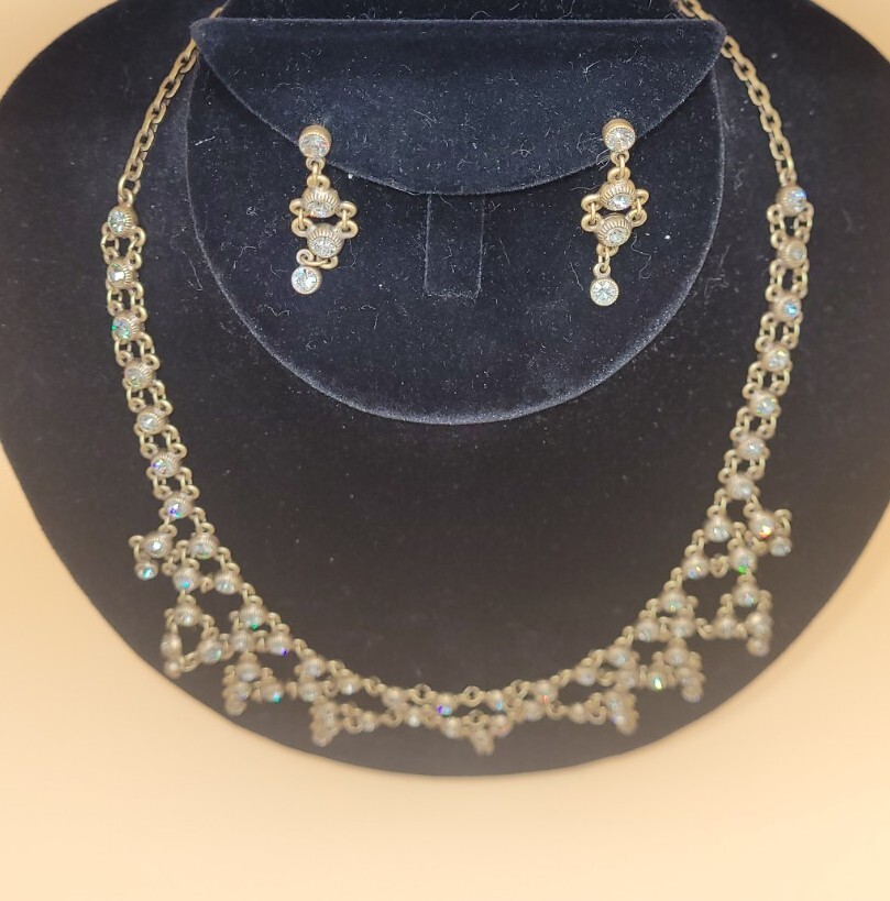 Sweet Romance Chain Dazzling Rhinestone Web Design Bib Necklace Earring Set