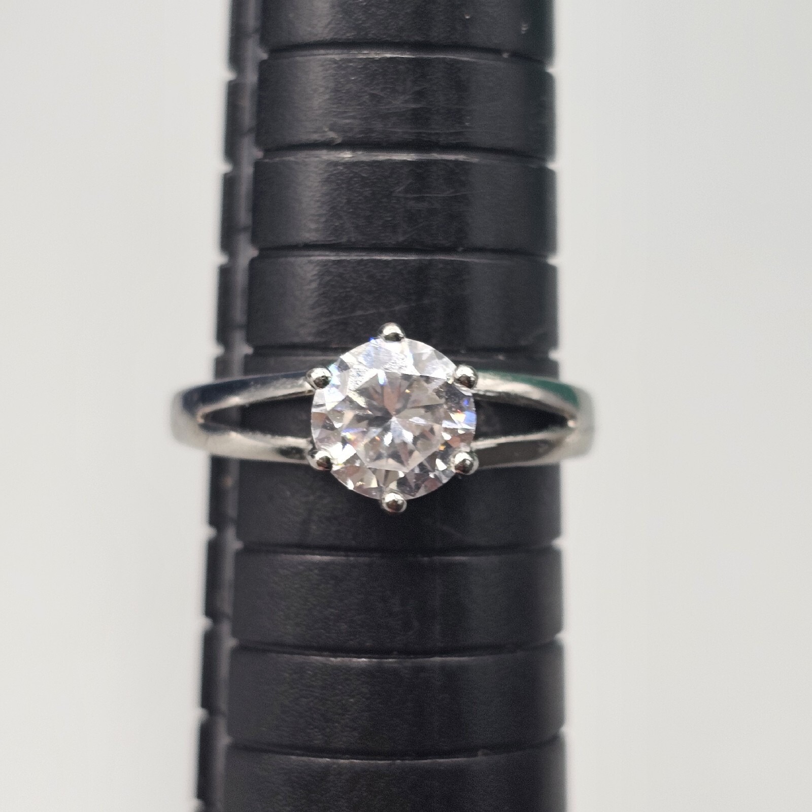 Crystal Engagement Ring Sz 8 Silver Tone Band Split Shank Round Solitaire