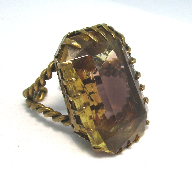 West Germany GP Brass and Glass Ring 10.2 grams size 6 1/2 lot 46s10
