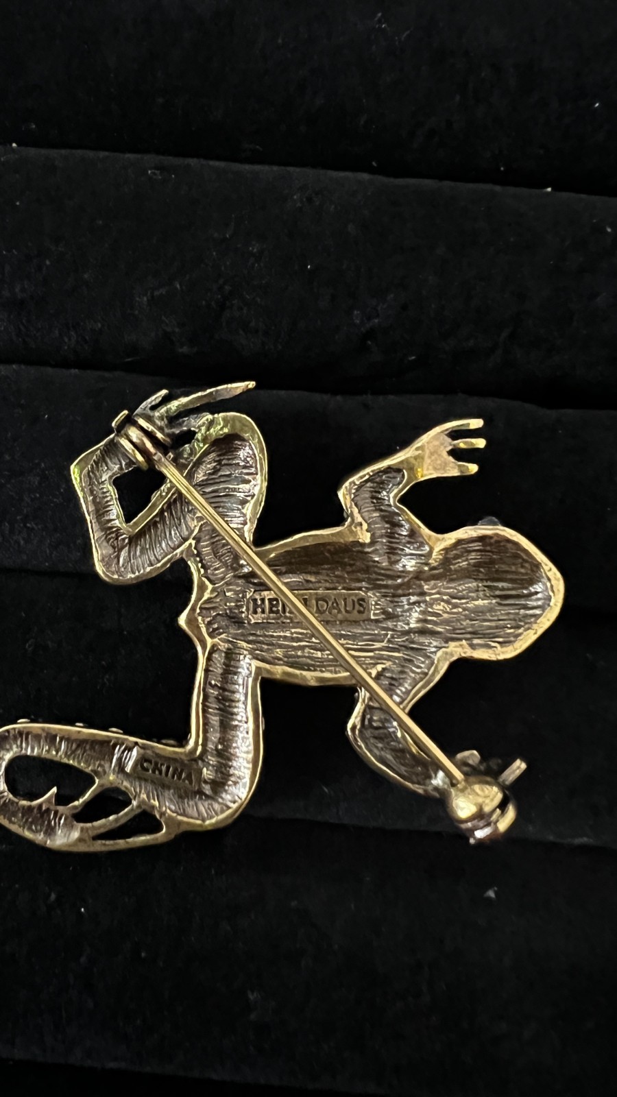 Heidi Daus Broocj Pin Kissing Frog Emerald Pavè Crystal Brooch Pin VINTAGE