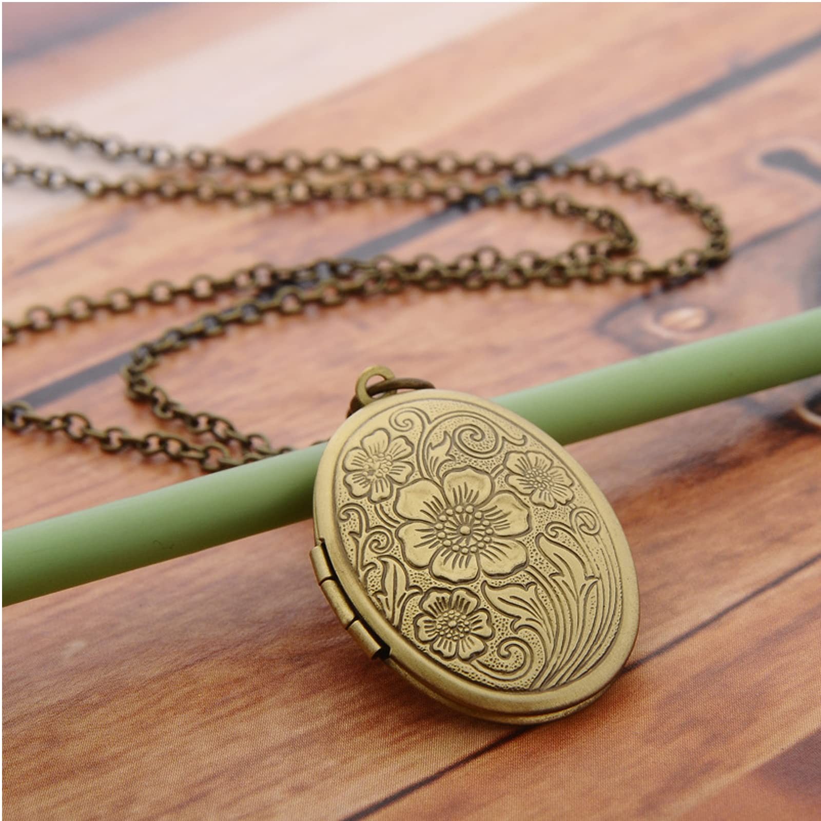 Caiyao Vintage Engraved Flower Empaistic Photo Locket 2.3cm x 3cm, bronze