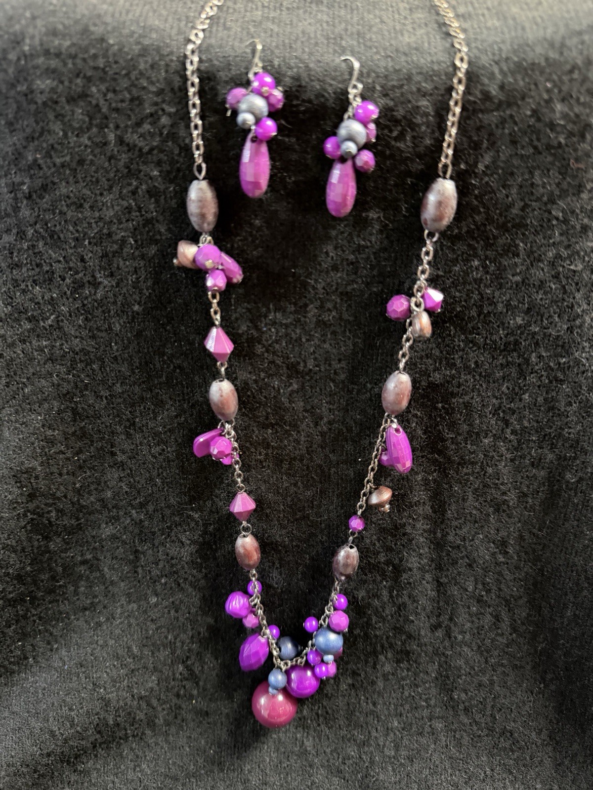 Premier Designs Purple Mauve & Blue Necklace and Earrings Set 29 Inches Long