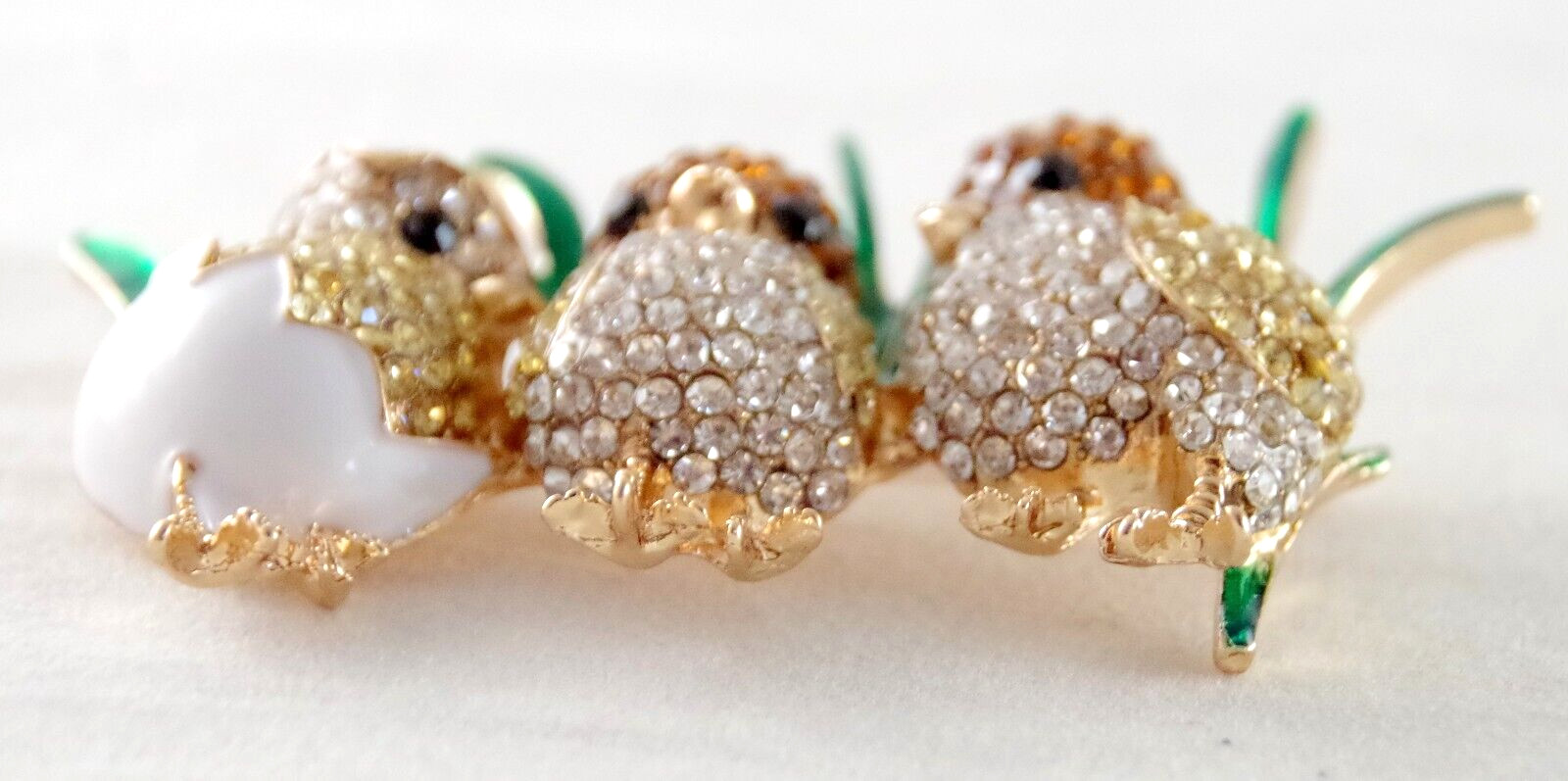 2 5/8″ NAPIER INSPIRED 3 BABY CHICKS 1 HATCHING RHINESTONE EASTER PENDANT BROOCH