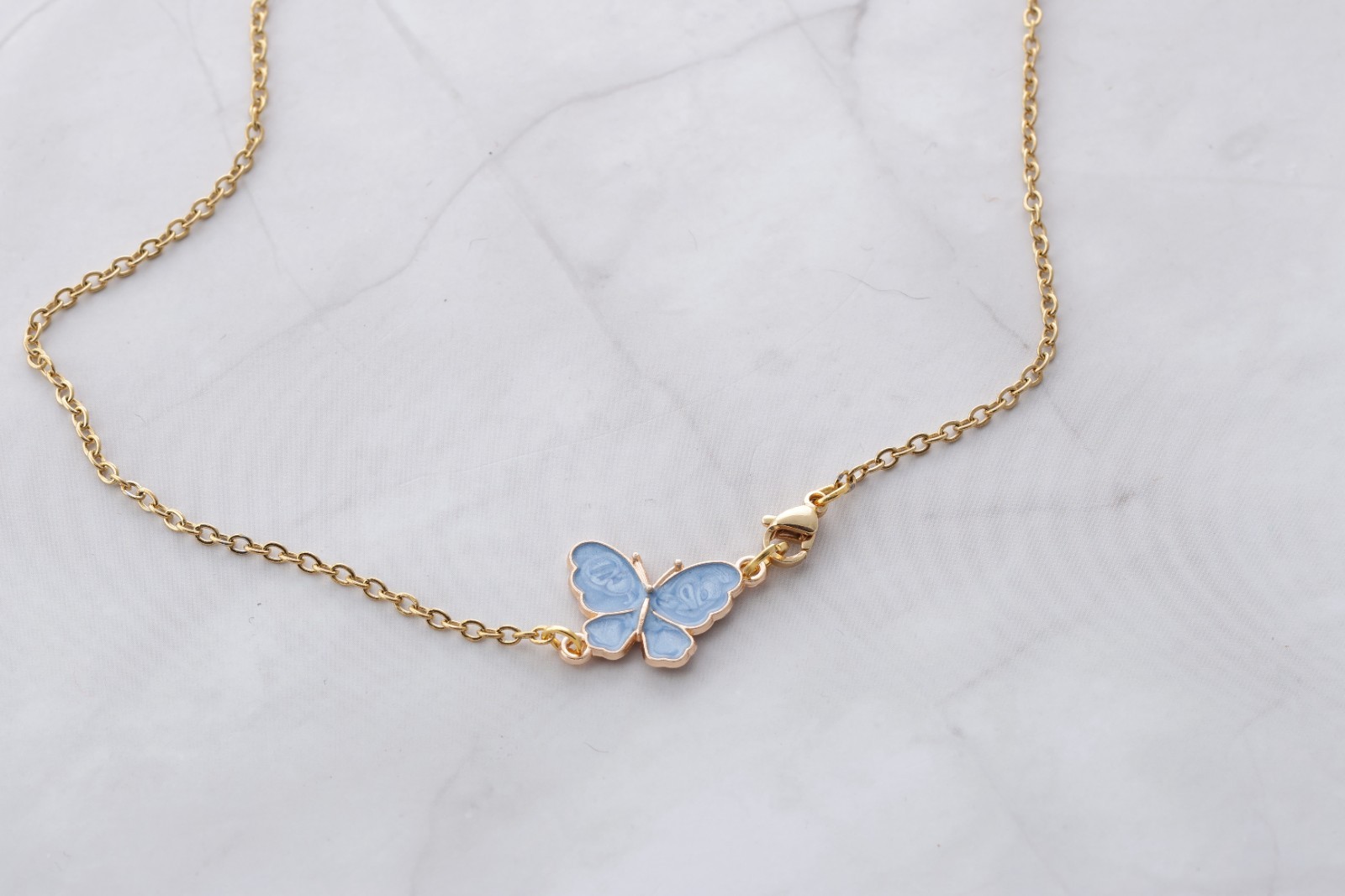 Cadena Acero Inoxidable Chapada En Oro Dije De Corazón En Forma De Mariposa Azul