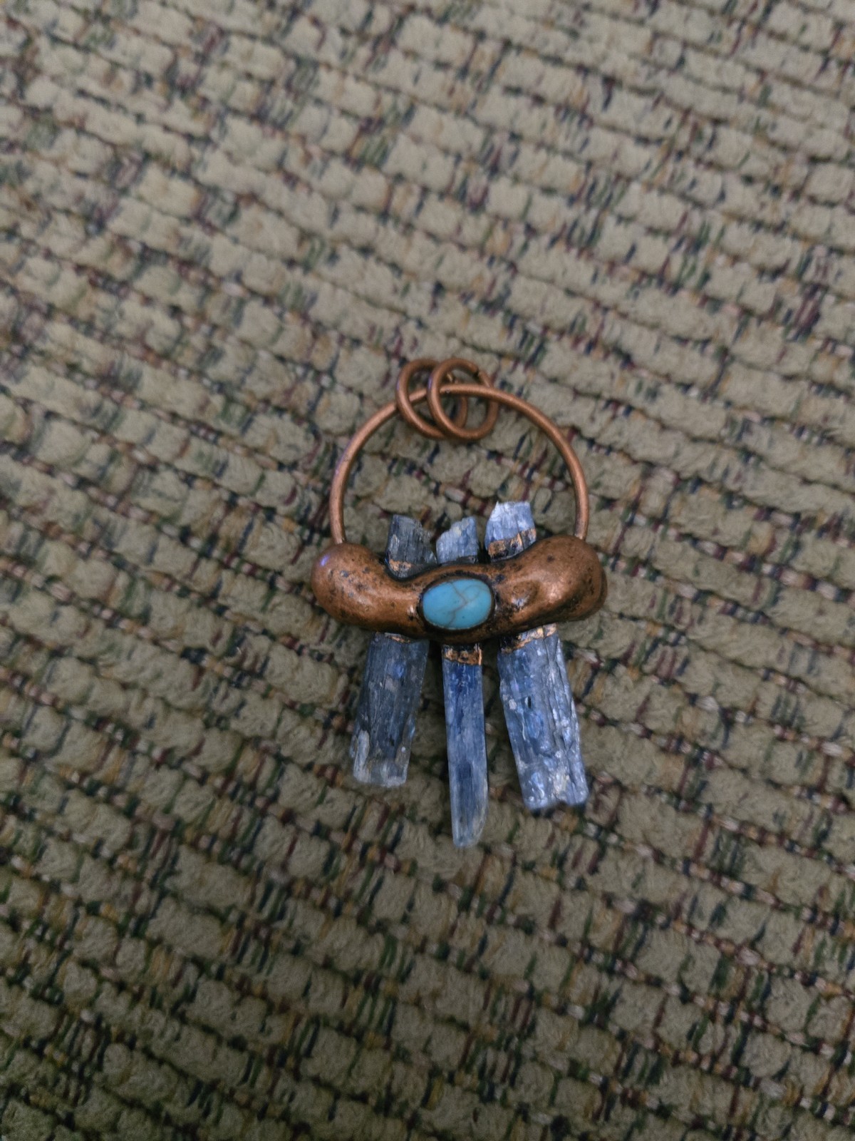 FAUX BLUE STONE PENDANT