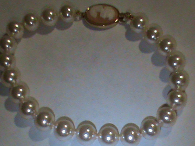 Vintage Jostens Gold On Sterling Clasp Genuine Cameo 8mm Majorca Pearl Bracelet