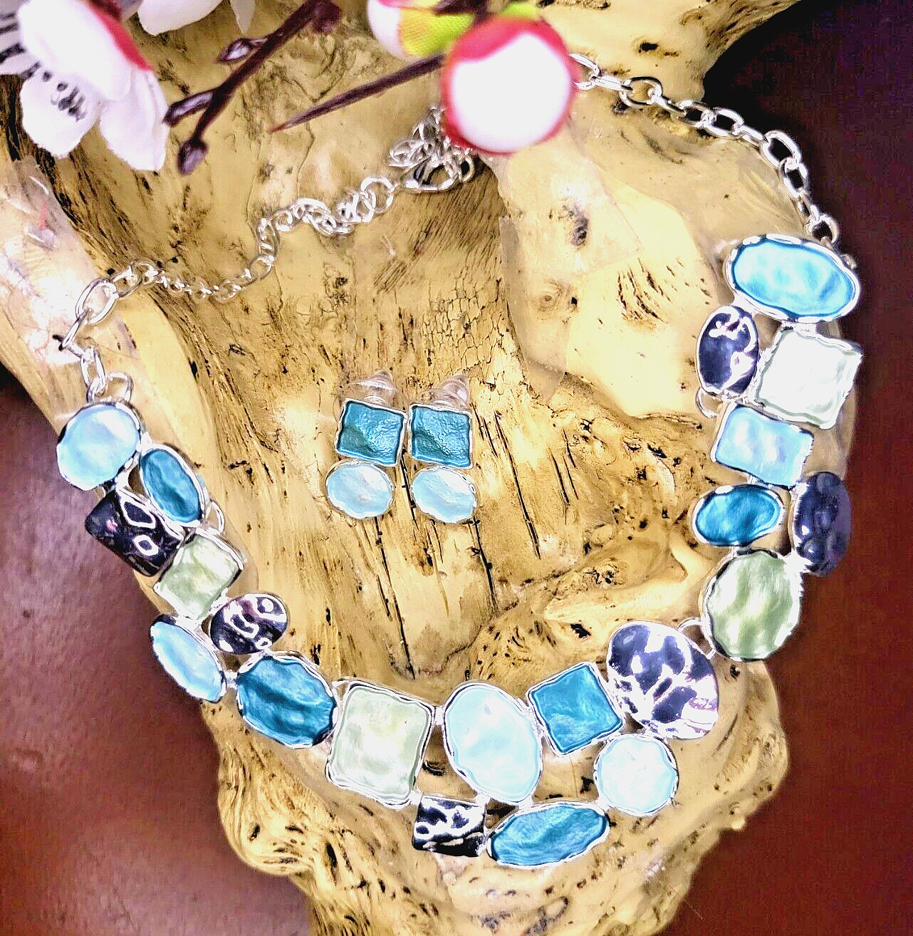 AVIANNA COLORFUL LAKE BLUE DESIGNER FASHION GEOMETRIC NECKLACE & EARRING SET