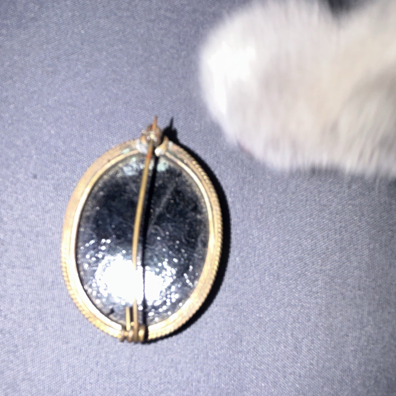 Gold Tone Metal Oval Cameo-Style Brooch Pin – Black, Multicolor Stone